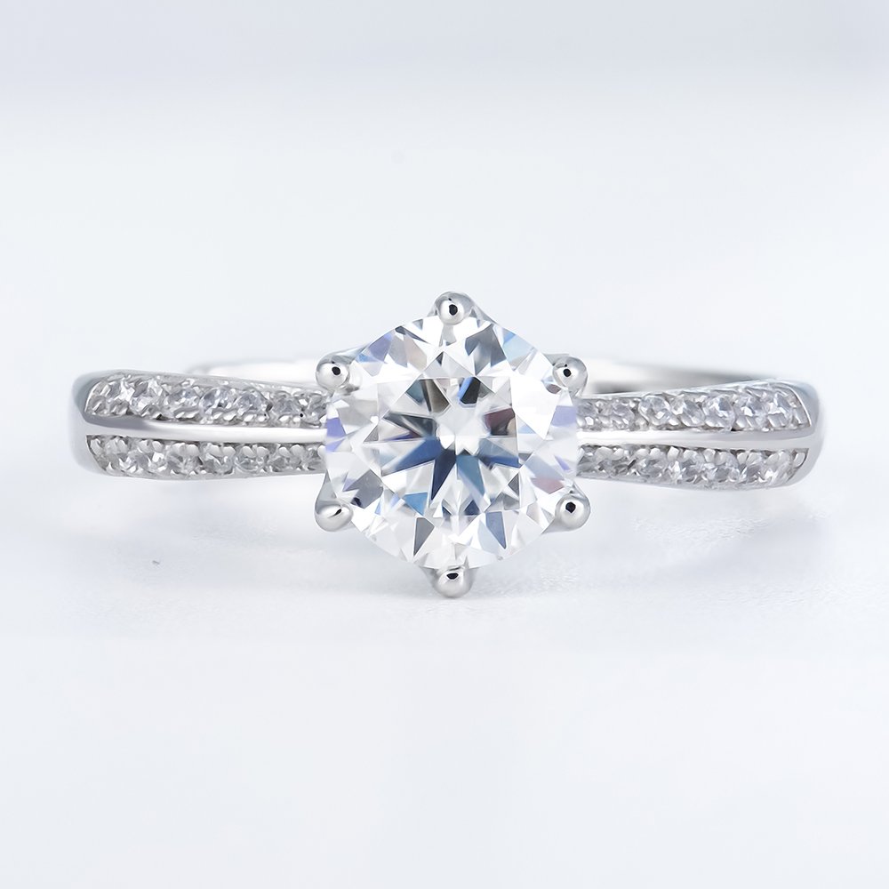 P1097055 拷贝 Round Cut 1ct 6.5mm Moissanite Star Queen Engagement Ring - Image 1