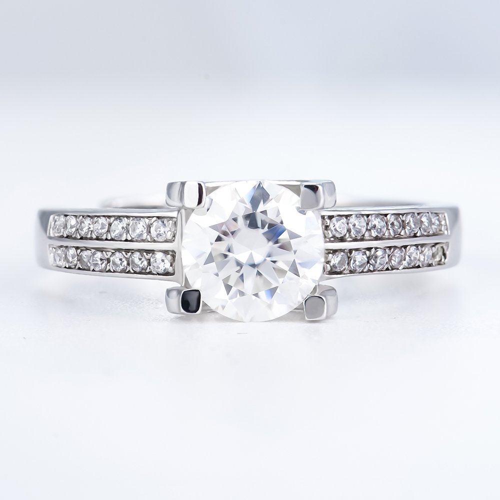P1097136 拷贝 Double Row Design Bull Head Style Moissanite Ring - Image 1