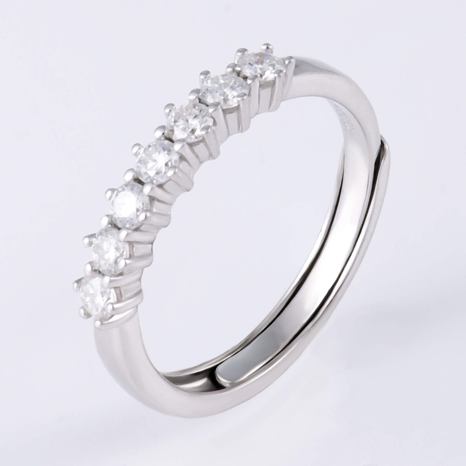 P1108423 拷贝 2.5MM Round 7 Stones Moissanite Weddding Band - Image 1