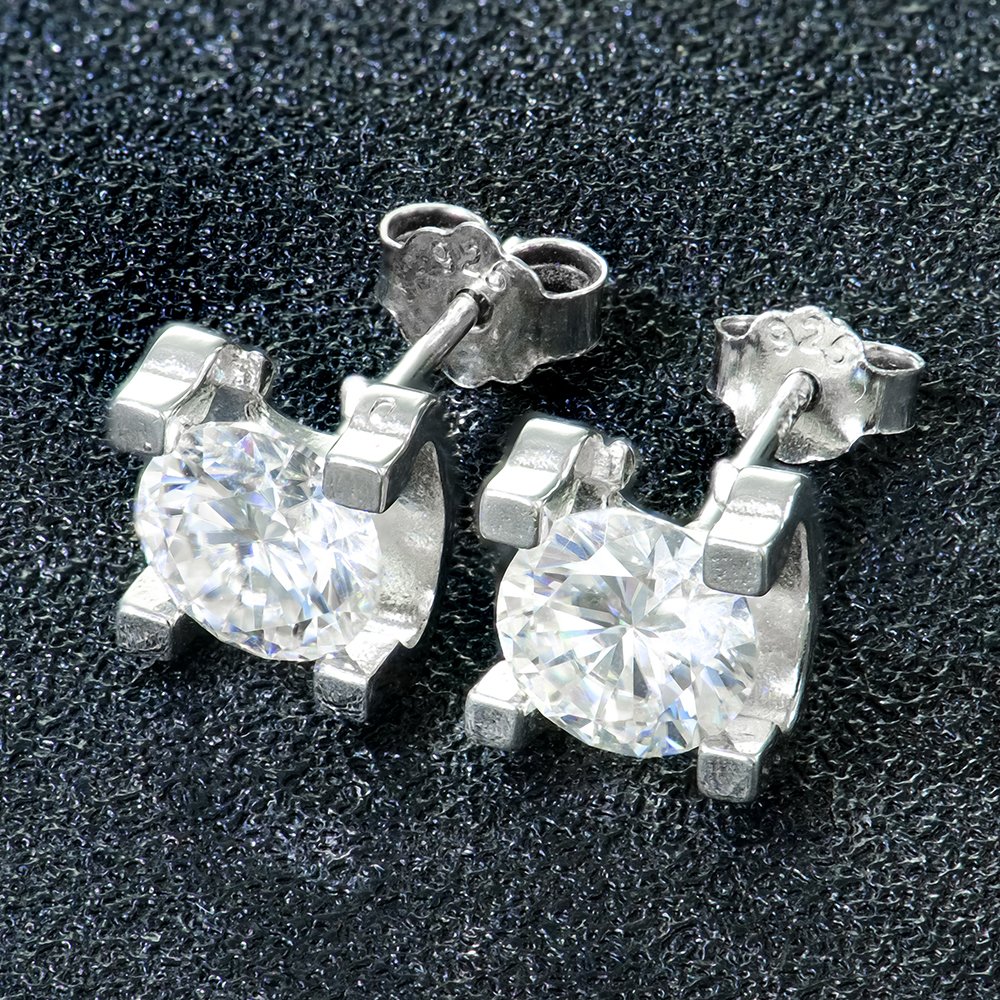 P1954807 拷贝 Classic Bull Head Style Moissanite Earrings - Image 1