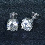 Classic Four claws Stud Earrings