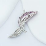 Red and white leaf brooch - Image 4