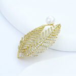 Pearl gold double leaf brooch - Image 3