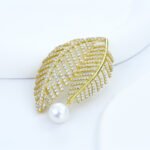 Pearl gold double leaf brooch - Image 4