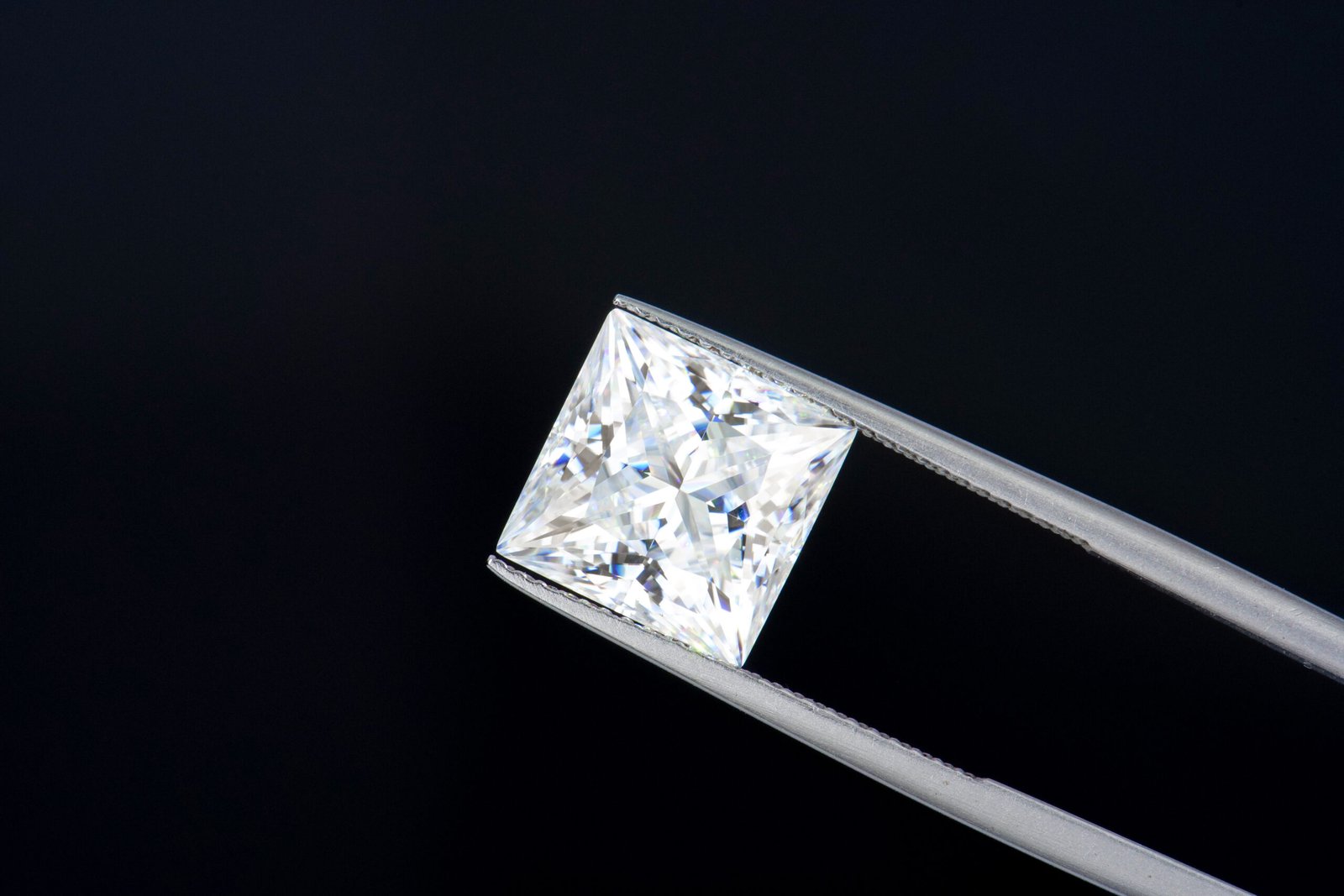 P4438723 Moissanite White Princess - Image 1