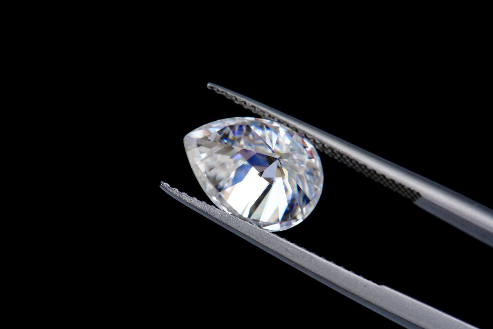 P4438759 Moissanite White Pear - Image 1