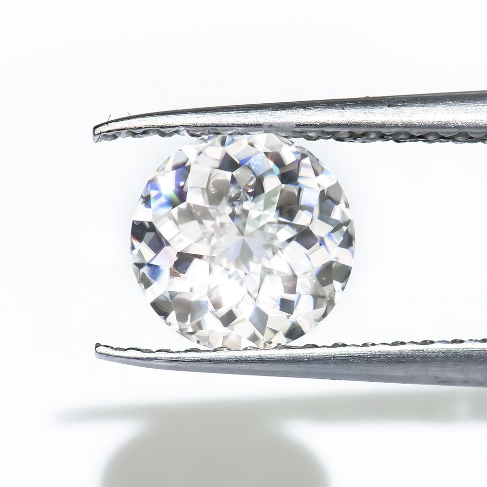6 Moissanite White Round (Jubilee Cut) - Image 1